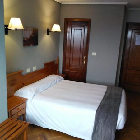 Hostal San Telmo Tui Esterno foto